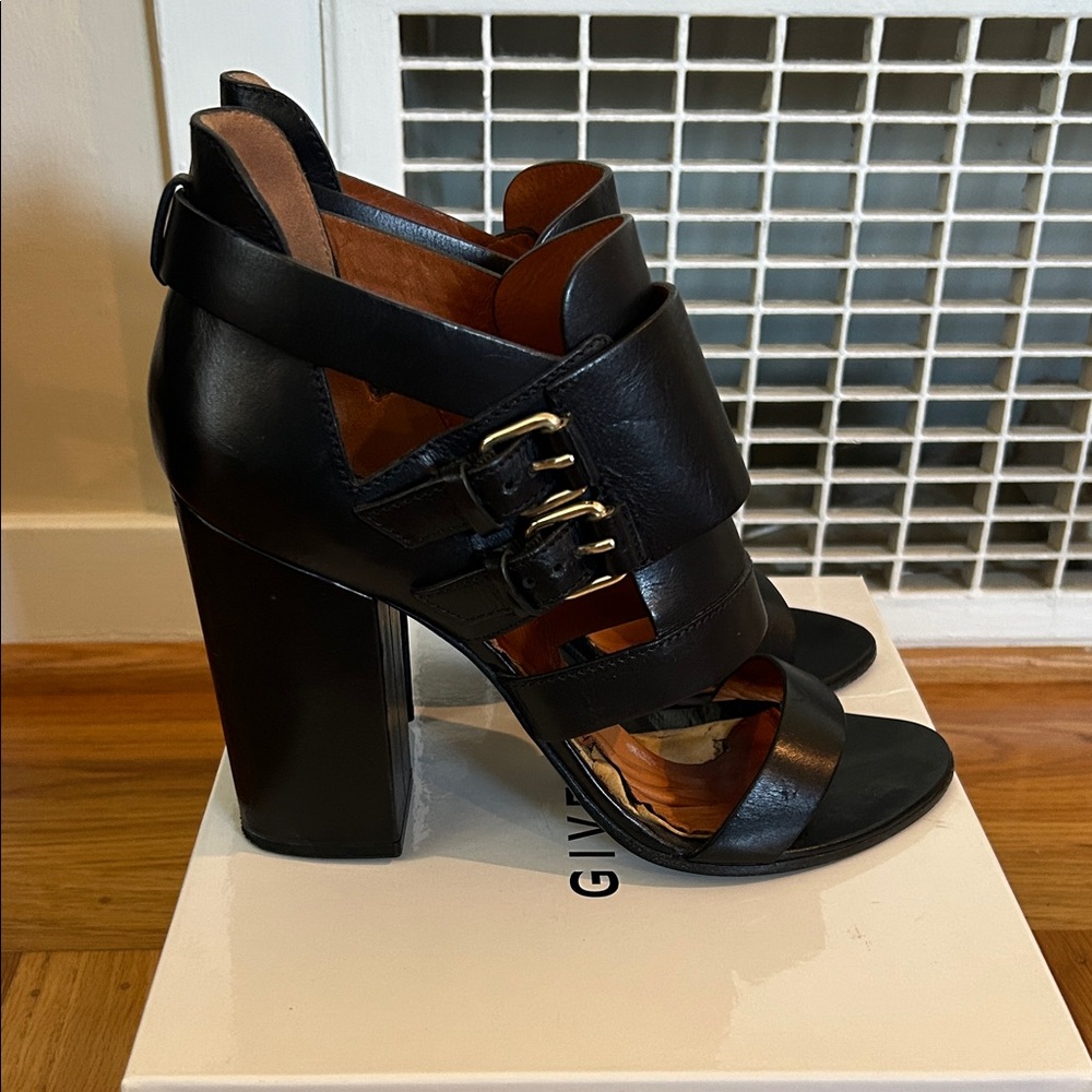 Givenchy chunky Black Strappy Leather Heels size 40.5